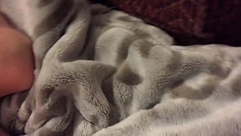 Oynat Benim karım oyuncaklar ona kedi ve squirts önce ben fuck ona pov