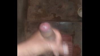 Riproduci Guarda 1,5 ore di porno e poi masturbazione