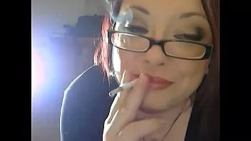 Redare Bbw domme tina snua lanț fumează 3 țigări subțiri la modă cu nasul expiră și atârnă