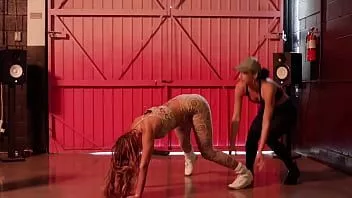 Play Sommer ray twerk seshion (try not to cum!)