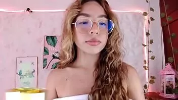 Reproducir Latina española se mete los dedos en el coño en chaturbate