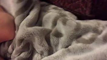 Oynat Benim karım oyuncaklar ona kedi ve squirts önce ben fuck ona pov