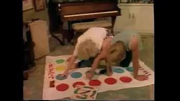 play ¡Es hora de Twister! Jugar ese divertido juego nunca fue tan emocionante para Pamela Jennings. solo un suplemento a las reglas lo convirtió en un desagradable thriller sexual