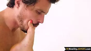 Reproducir Belleza cansada obtiene coño estirado por la polla de su marido