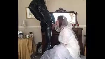 Riproduci La sposa Carole gode dell'attenzione del suo sposo in pvc!