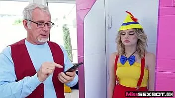 Redare Misssexbot - bătrânul învață robotul sexy și fierbinte Coco impulsurile și dorințele sexuale fembot