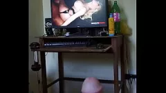 Riproduci La calda Savannah si fa sborrare mentre si masturba