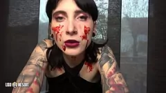 play Brudna gadająca kobieca dominacja Lou Nesbit dominuje Lię Louise w intensywnym spotkaniu BDSM CEI
