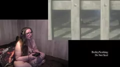 play Nude Resident Evil 3 Gamer Girl, выставленная с татуировками и большой задницей