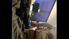 चलाएँ सेक्सी श्यामला पॉकेट रॉकेट गला मोटे कठोर डिक को तब तक डीपथ्रोट करती है जब तक वह निगल नहीं जाती