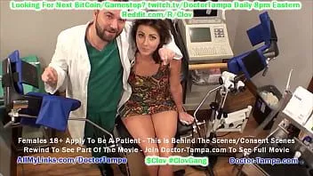Reproducir $ clov se pone los guantes y la bata de doctor tampa para darle a helena price su chequeo anual @ doctor-tampa.com