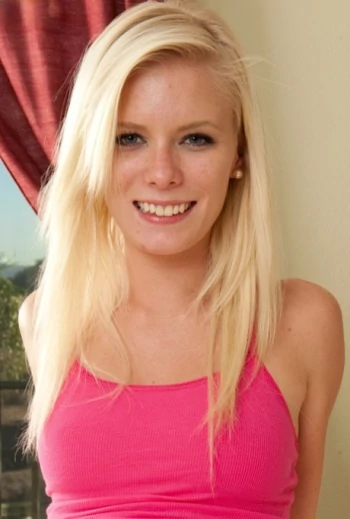 Pornstar Elaina Raye